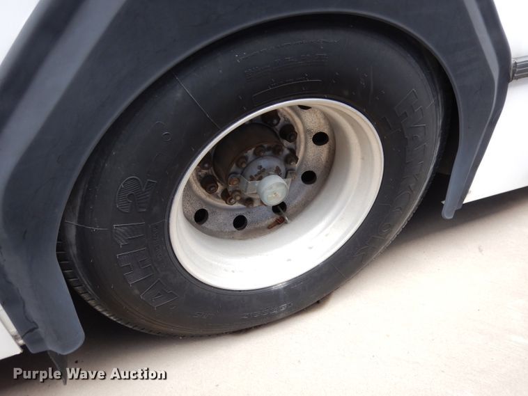 image for item DJ6925 1998 Gillig C18A102N4  shuttle bus