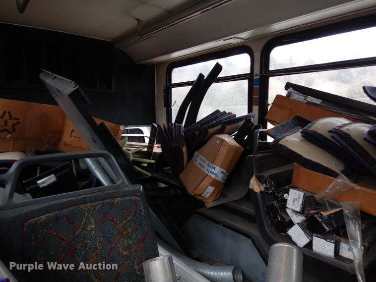 image for item DJ6925 1998 Gillig C18A102N4  shuttle bus