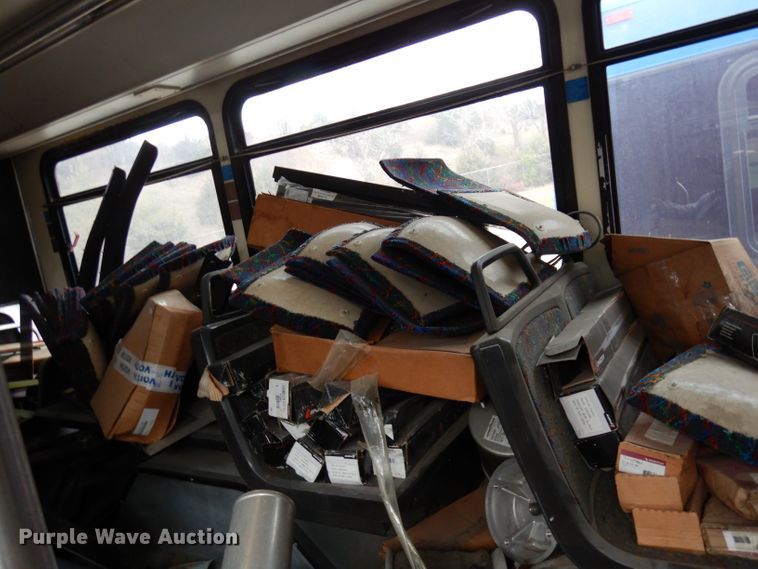 image for item DJ6925 1998 Gillig C18A102N4  shuttle bus