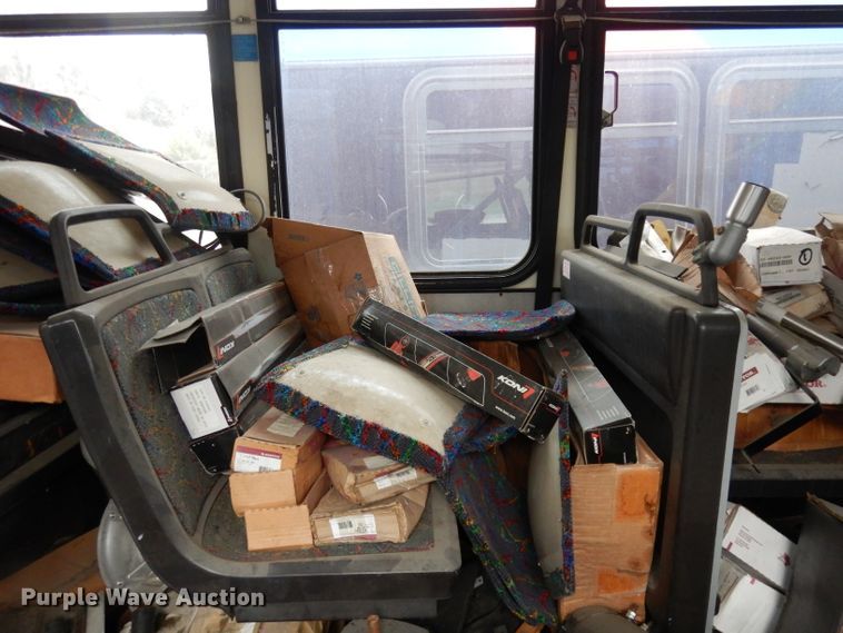 image for item DJ6925 1998 Gillig C18A102N4  shuttle bus