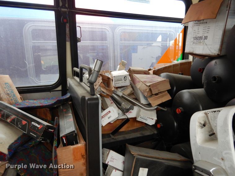 image for item DJ6925 1998 Gillig C18A102N4  shuttle bus