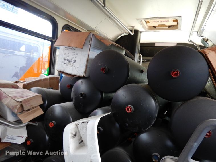 image for item DJ6925 1998 Gillig C18A102N4  shuttle bus