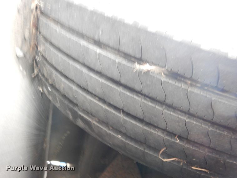 image for item DJ6925 1998 Gillig C18A102N4  shuttle bus