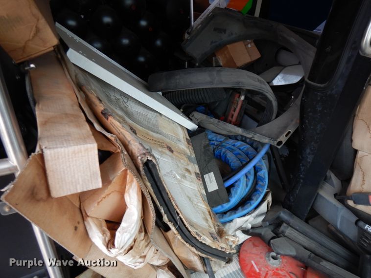 image for item DJ6925 1998 Gillig C18A102N4  shuttle bus