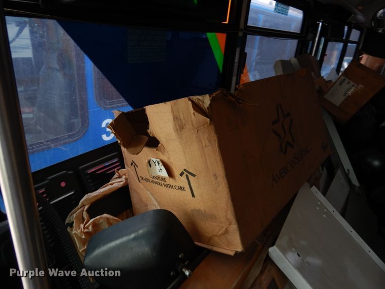 image for item DJ6925 1998 Gillig C18A102N4  shuttle bus