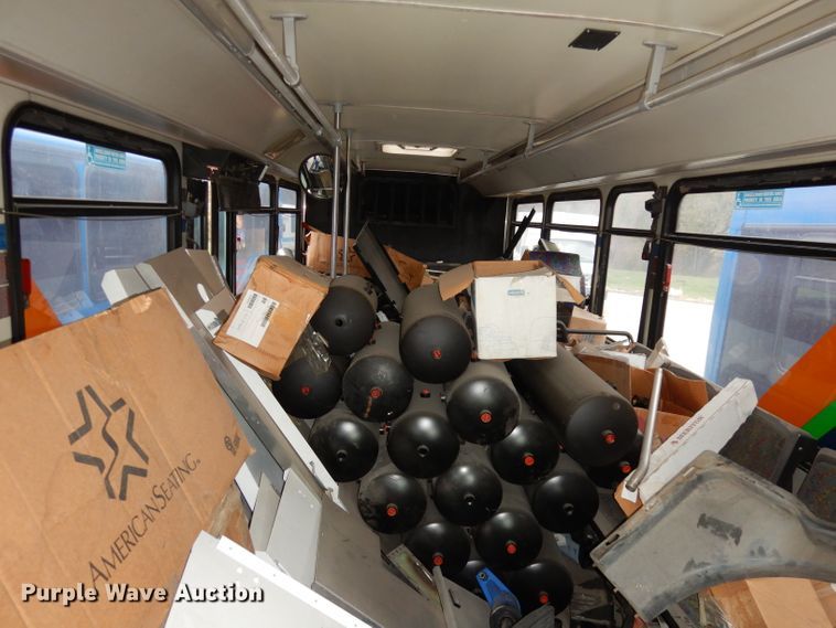 image for item DJ6925 1998 Gillig C18A102N4  shuttle bus