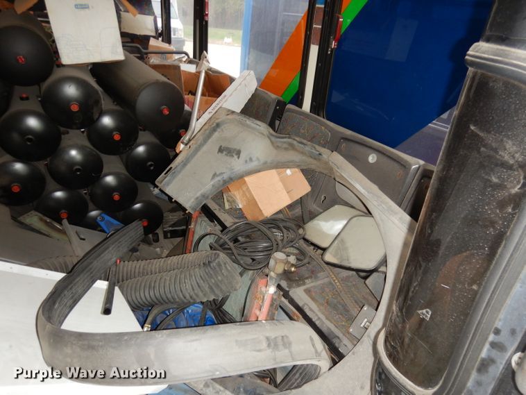 image for item DJ6925 1998 Gillig C18A102N4  shuttle bus