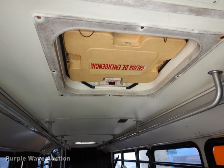 image for item DJ6925 1998 Gillig C18A102N4  shuttle bus