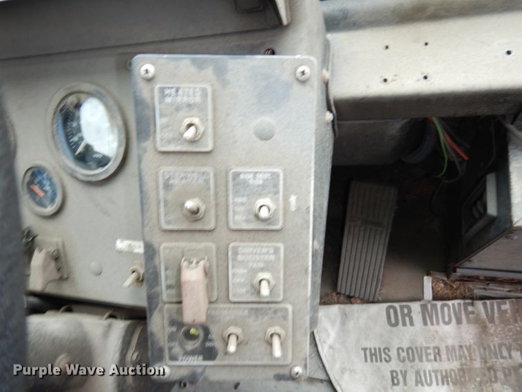 image for item DJ6925 1998 Gillig C18A102N4  shuttle bus