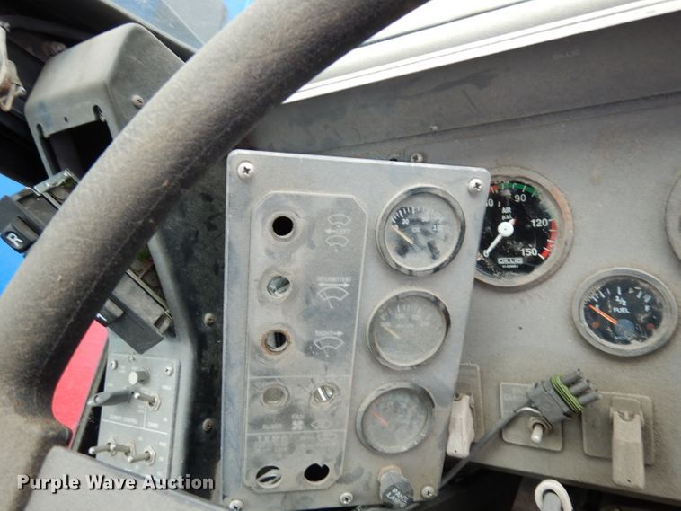 image for item DJ6925 1998 Gillig C18A102N4  shuttle bus