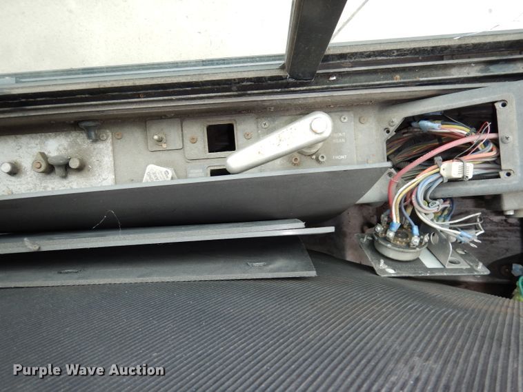 image for item DJ6925 1998 Gillig C18A102N4  shuttle bus