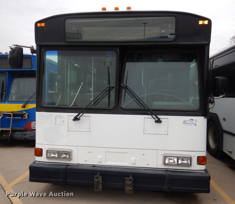 image for item DJ6926 1998 Gillig C18A102N4  shuttle bus