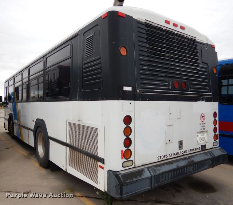 image for item DJ6926 1998 Gillig C18A102N4  shuttle bus