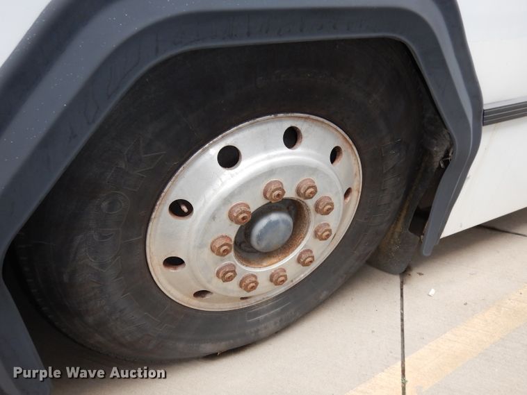 image for item DJ6926 1998 Gillig C18A102N4  shuttle bus