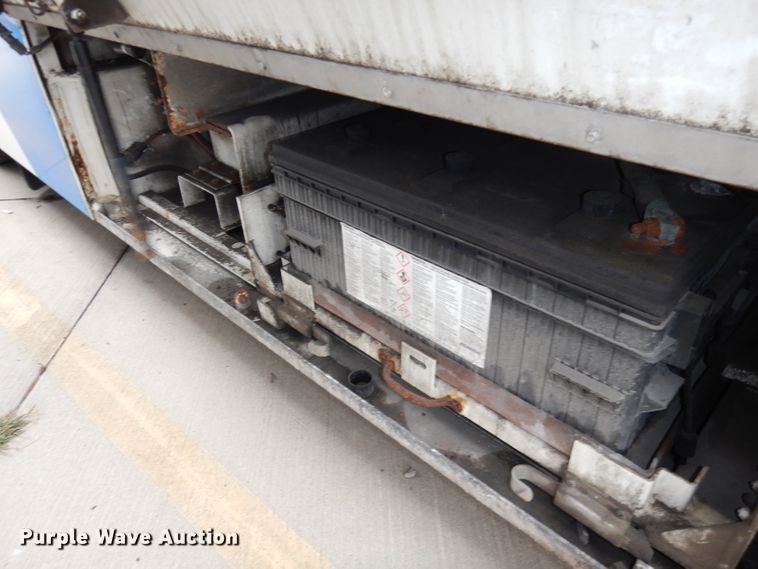 image for item DJ6926 1998 Gillig C18A102N4  shuttle bus