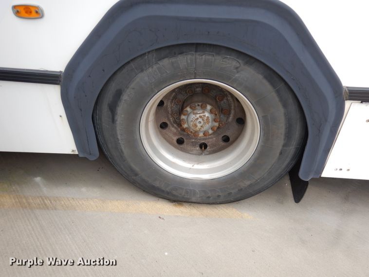 image for item DJ6926 1998 Gillig C18A102N4  shuttle bus