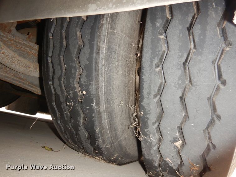 image for item DJ6926 1998 Gillig C18A102N4  shuttle bus