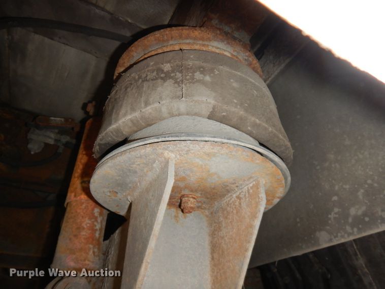 image for item DJ6926 1998 Gillig C18A102N4  shuttle bus