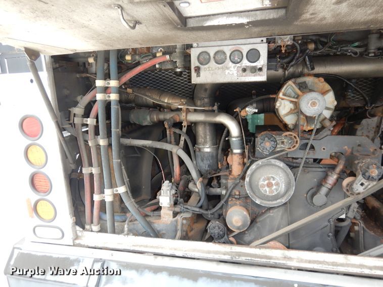 image for item DJ6926 1998 Gillig C18A102N4  shuttle bus