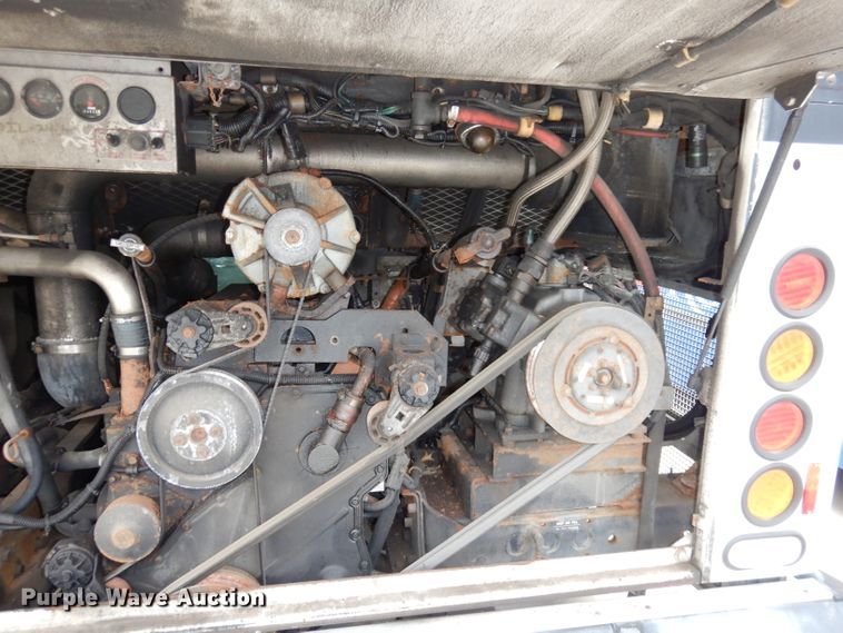 image for item DJ6926 1998 Gillig C18A102N4  shuttle bus