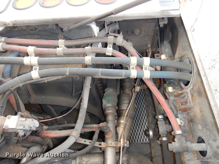 image for item DJ6926 1998 Gillig C18A102N4  shuttle bus