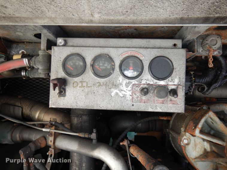 image for item DJ6926 1998 Gillig C18A102N4  shuttle bus