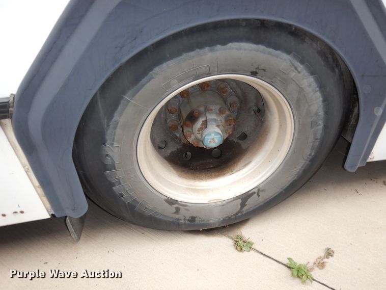 image for item DJ6926 1998 Gillig C18A102N4  shuttle bus