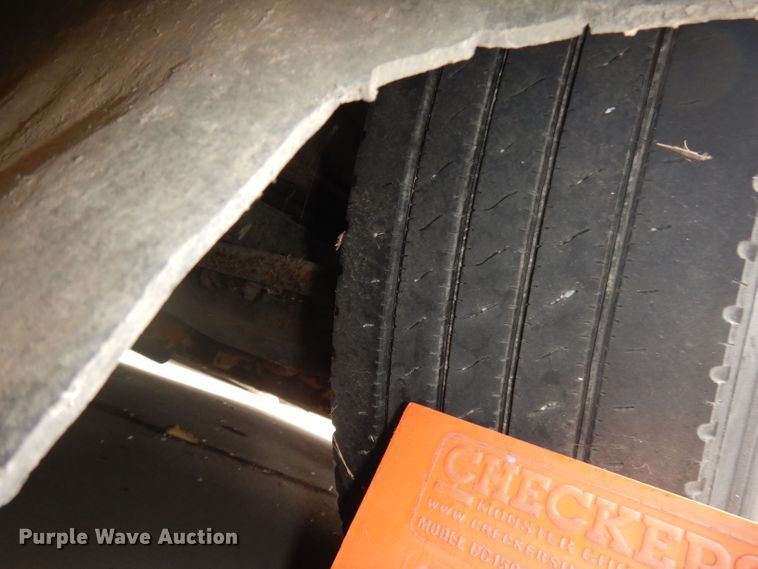 image for item DJ6926 1998 Gillig C18A102N4  shuttle bus