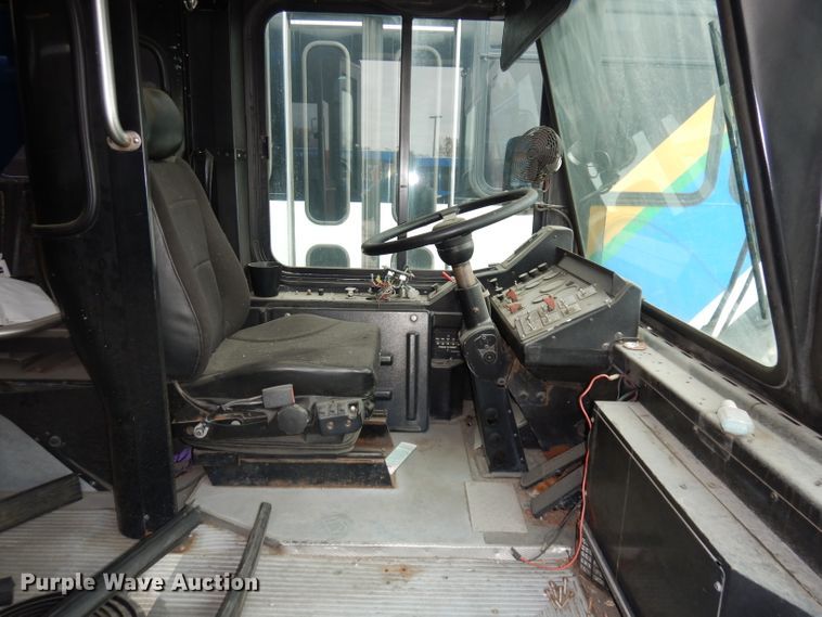 image for item DJ6926 1998 Gillig C18A102N4  shuttle bus