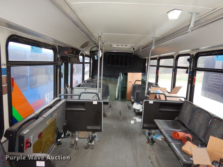 image for item DJ6926 1998 Gillig C18A102N4  shuttle bus