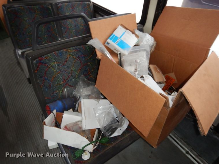 image for item DJ6926 1998 Gillig C18A102N4  shuttle bus