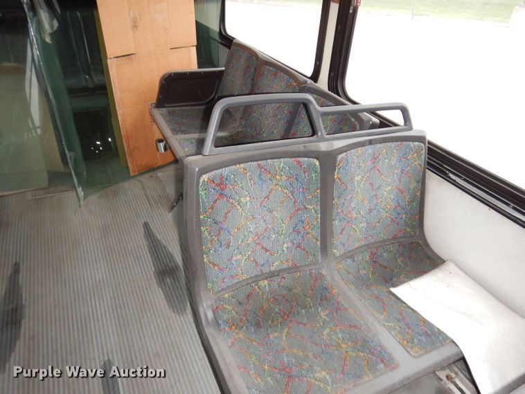 image for item DJ6926 1998 Gillig C18A102N4  shuttle bus