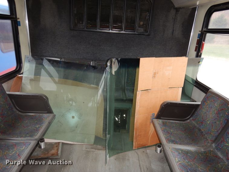 image for item DJ6926 1998 Gillig C18A102N4  shuttle bus