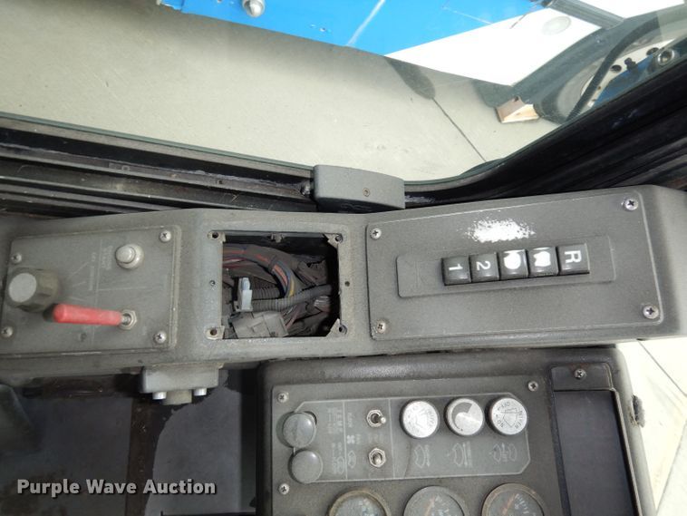 image for item DJ6926 1998 Gillig C18A102N4  shuttle bus