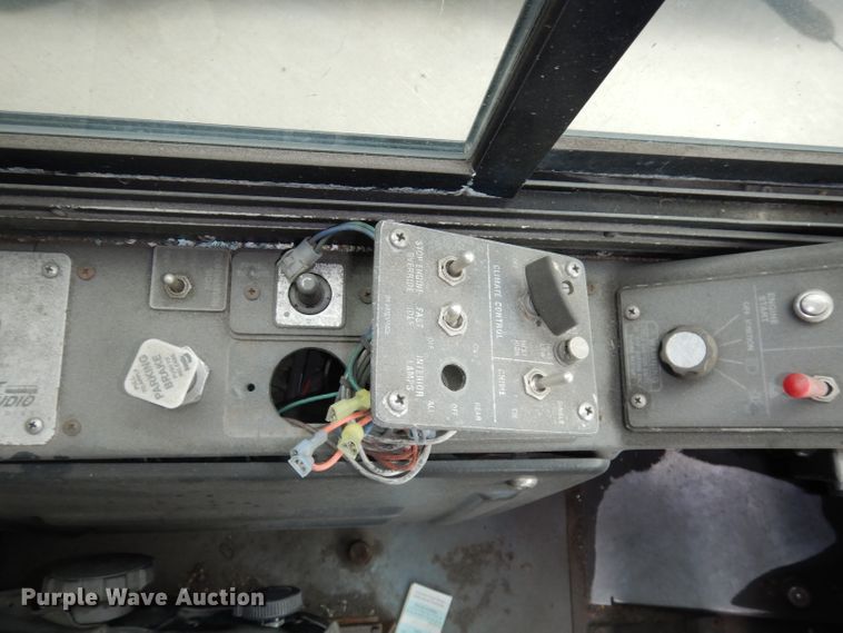 image for item DJ6926 1998 Gillig C18A102N4  shuttle bus