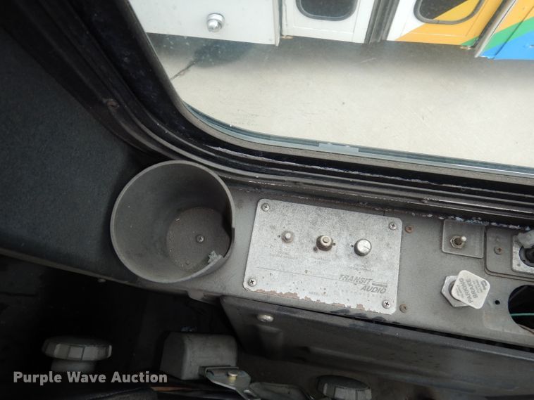 image for item DJ6926 1998 Gillig C18A102N4  shuttle bus