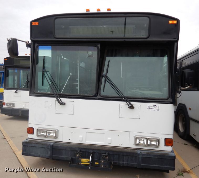 image for item DJ6927 1998 Gillig C18A102N4  shuttle bus