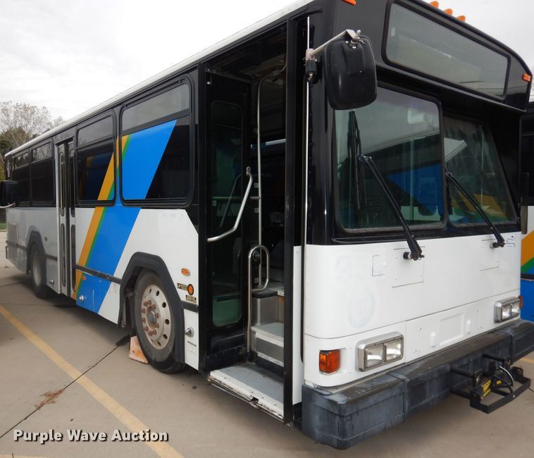 image for item DJ6927 1998 Gillig C18A102N4  shuttle bus