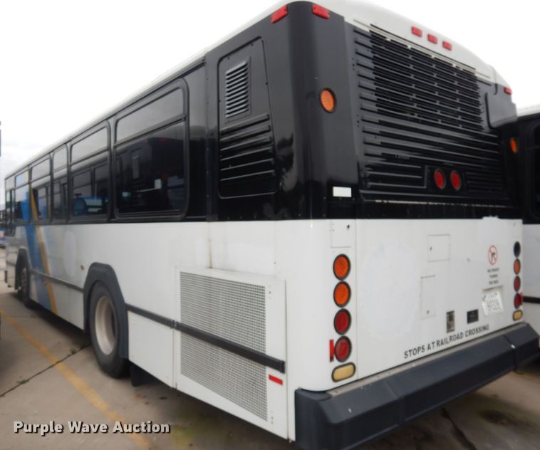 image for item DJ6927 1998 Gillig C18A102N4  shuttle bus