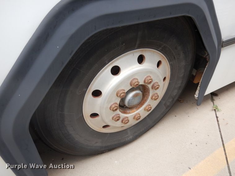 image for item DJ6927 1998 Gillig C18A102N4  shuttle bus