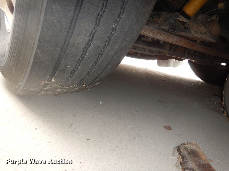 image for item DJ6927 1998 Gillig C18A102N4  shuttle bus