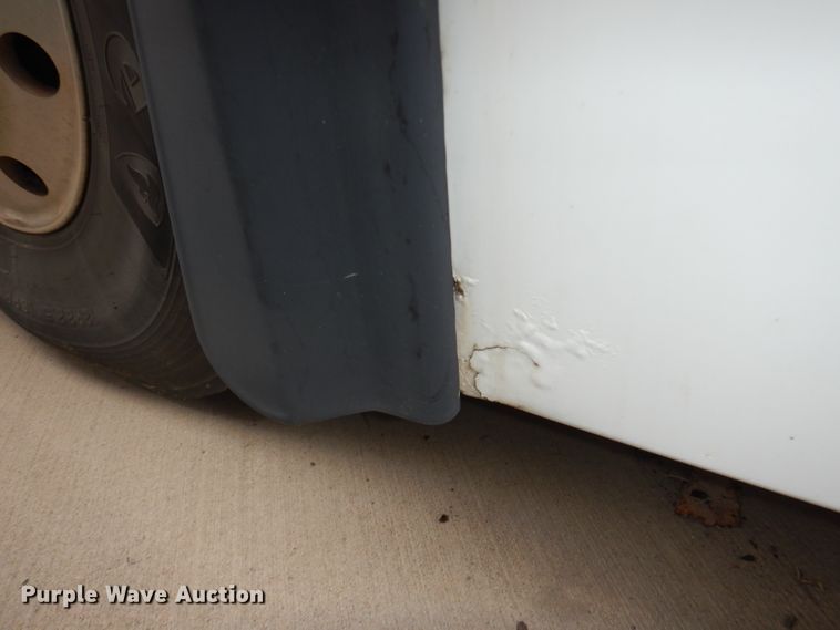 image for item DJ6927 1998 Gillig C18A102N4  shuttle bus