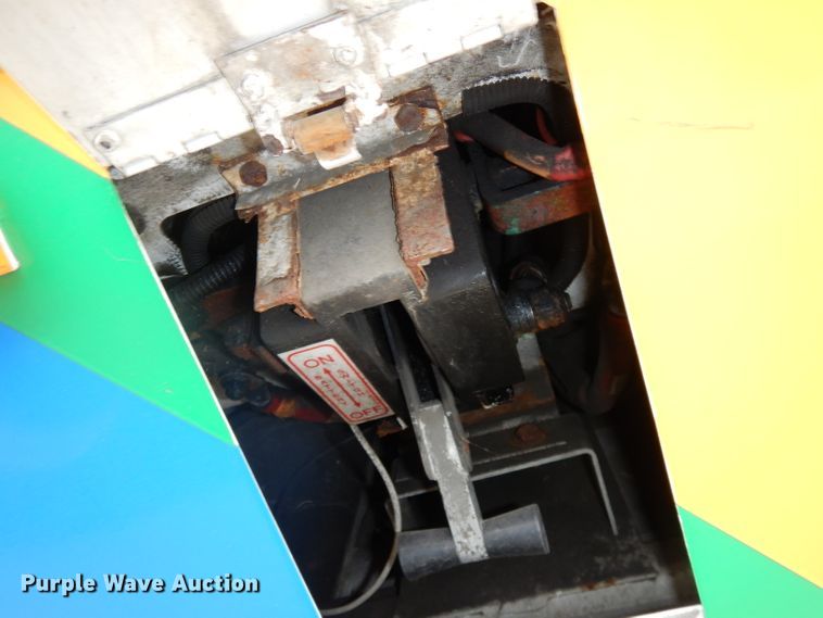 image for item DJ6927 1998 Gillig C18A102N4  shuttle bus