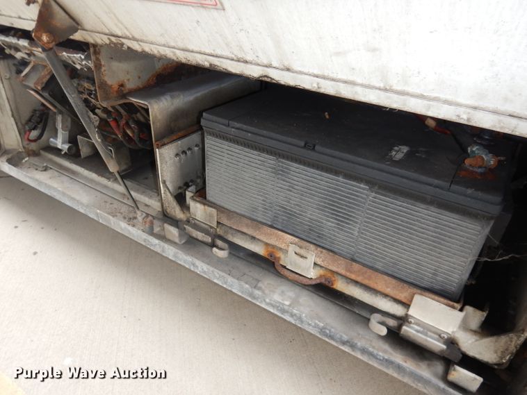 image for item DJ6927 1998 Gillig C18A102N4  shuttle bus