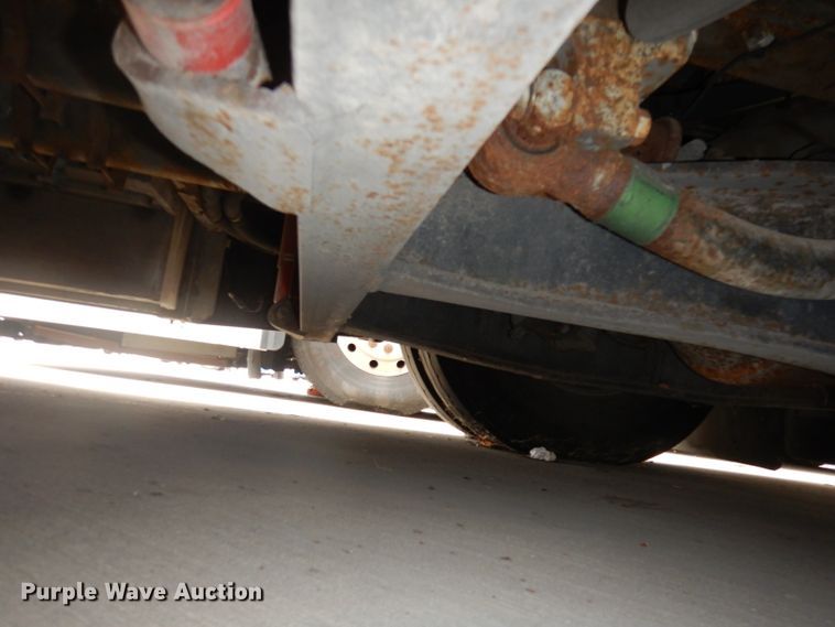 image for item DJ6927 1998 Gillig C18A102N4  shuttle bus