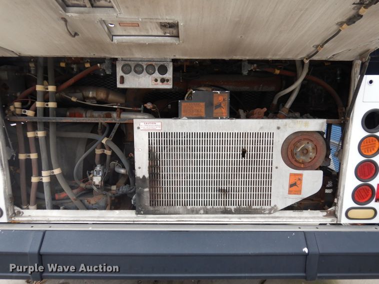 image for item DJ6927 1998 Gillig C18A102N4  shuttle bus