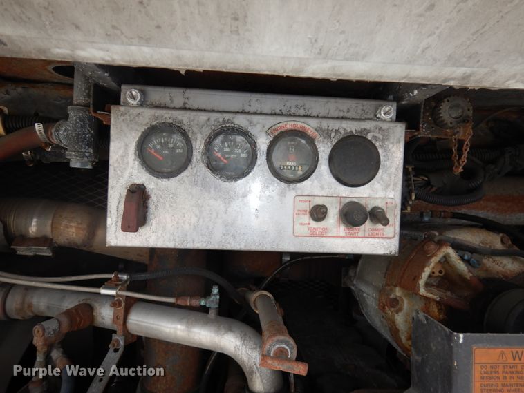 image for item DJ6927 1998 Gillig C18A102N4  shuttle bus