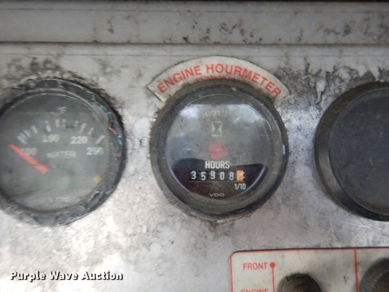 image for item DJ6927 1998 Gillig C18A102N4  shuttle bus