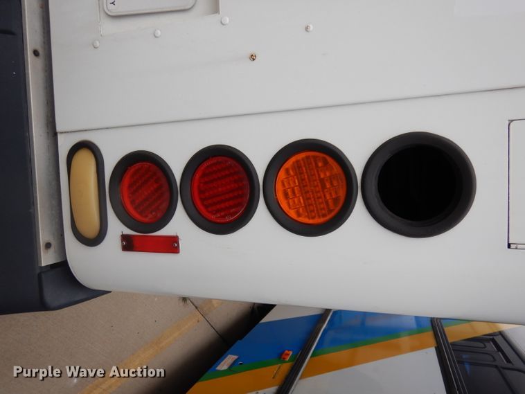 image for item DJ6927 1998 Gillig C18A102N4  shuttle bus