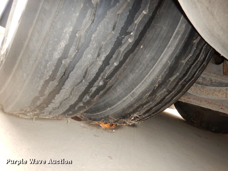 image for item DJ6927 1998 Gillig C18A102N4  shuttle bus